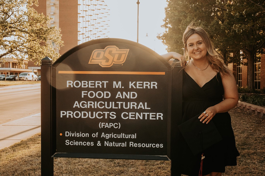 kirsten-hollansworth-900x600.jpg Kirsten Hollansworth