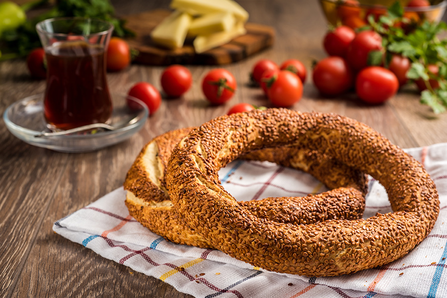 Ring-shaped baked product made with wheat flour and encrusted with lots of sesame seeds