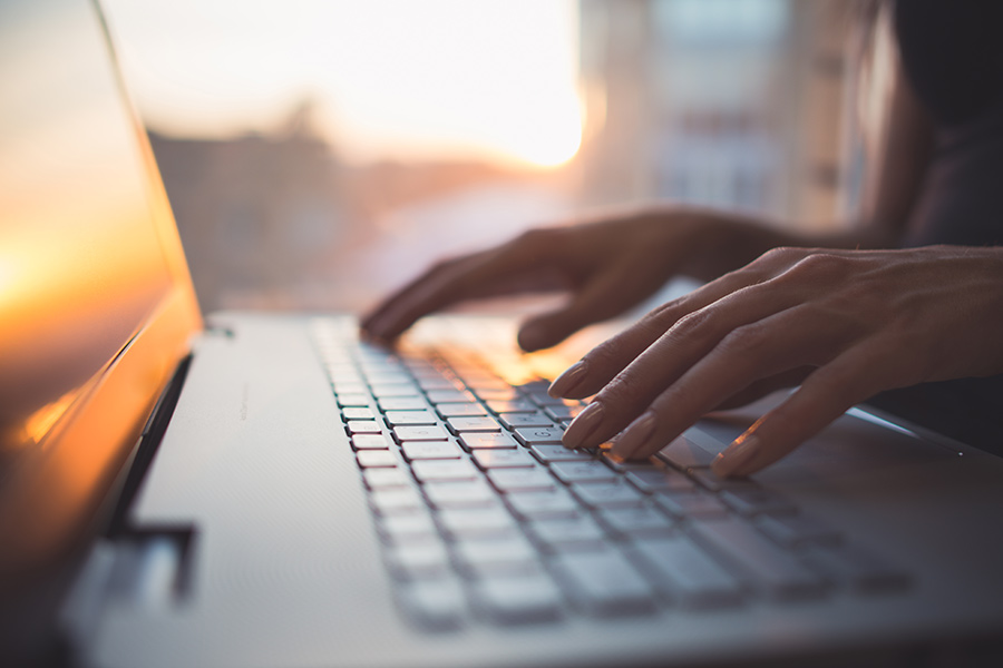 webdesign-900x600.jpg Typing on computer keyboard